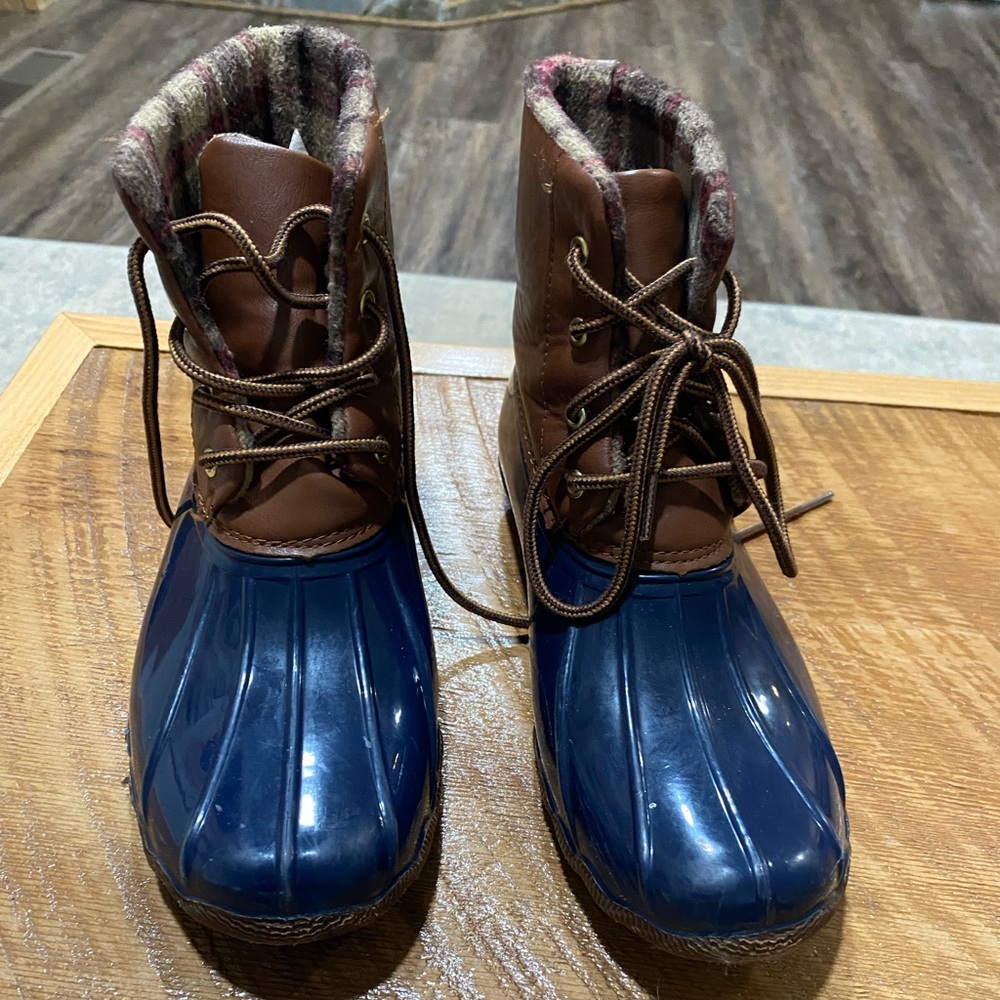 Jessica Carlyle duck boots